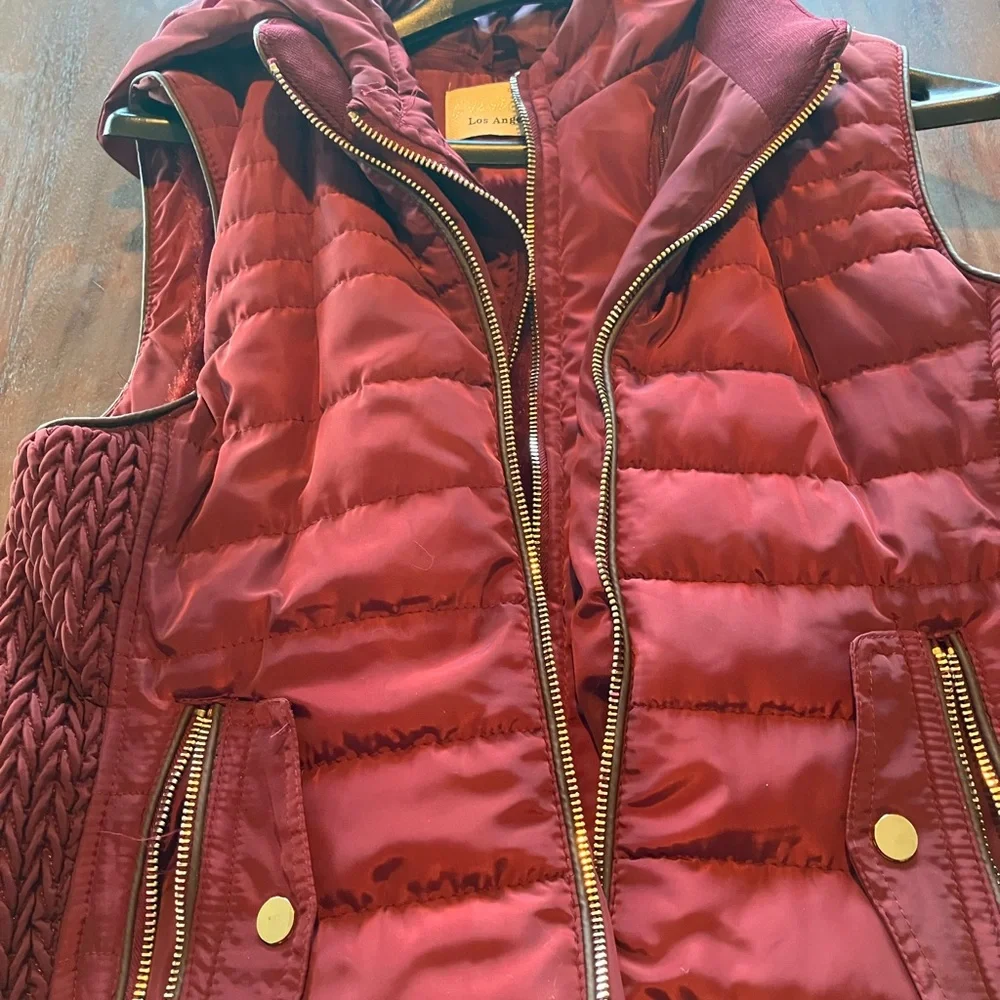 Los Angeles maroon vest size medium - Picture 4 of 4